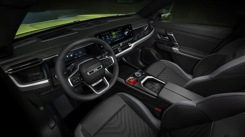 Jeep Compass 2025 года: новый дизайн, гибрид, электроверсия и улучшенная проходимость