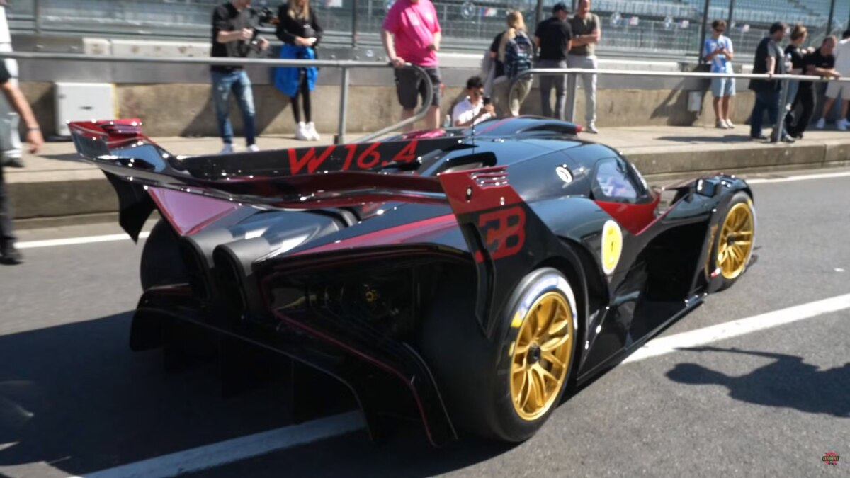 1578-сильный Bugatti Bolide разогнался до впечатляющих 300 км/ч на Нюрбургринге